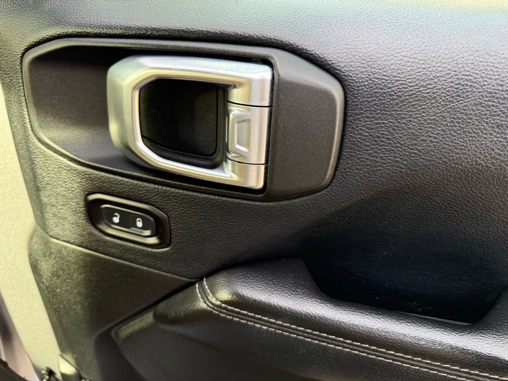 Used 2018 Jeep Wrangler Unlimited Sahara image 44