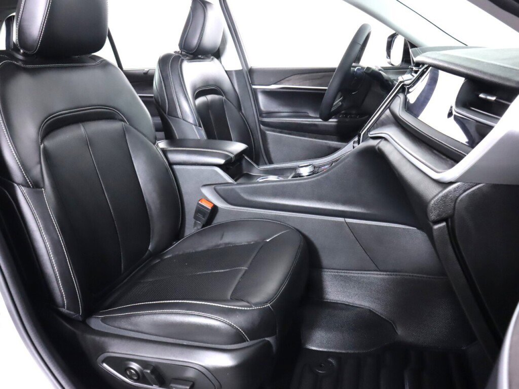 Used 2023 Jeep Grand Cherokee 30th Anniversary image 52