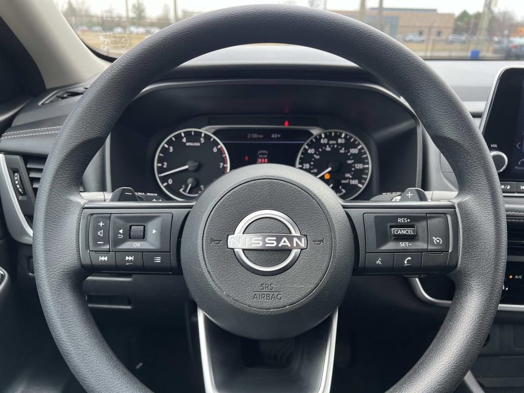 Used 2024 Nissan Rogue S image 15