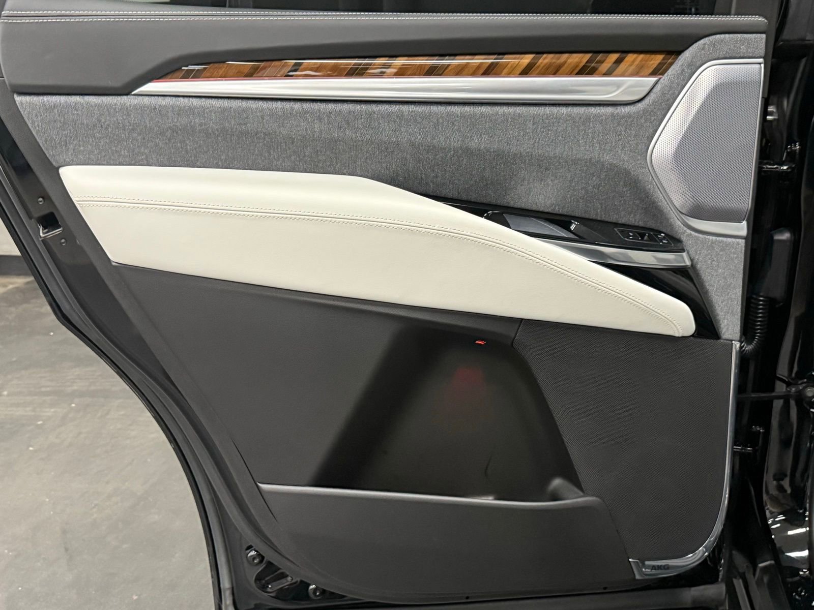 Used 2025 Cadillac Escalade Sport Platinum image 38