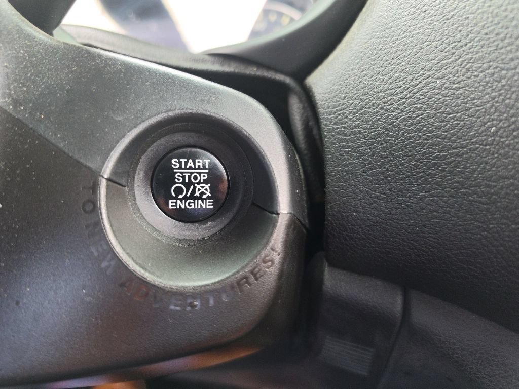 Used 2015 Jeep Renegade Trailhawk w/ Popular Equipment Group AWD/4WD image 31