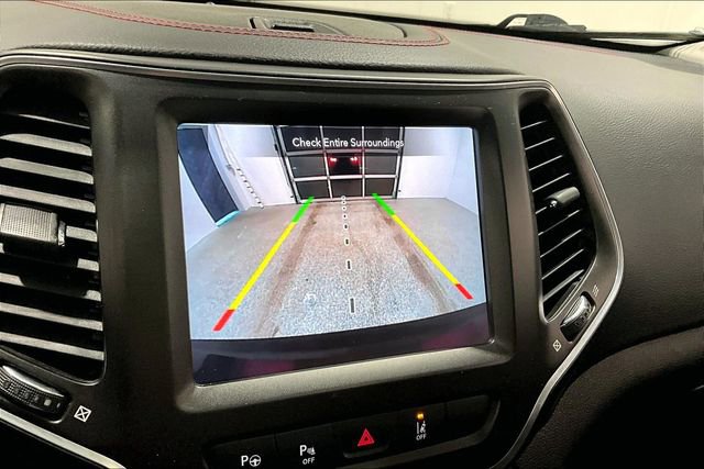 Used 2021 Jeep Cherokee Trailhawk w/ Sun & Sound Group image 14