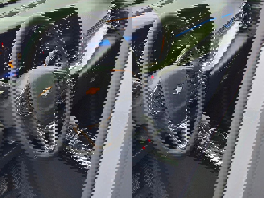 Certified 2025 Chevrolet Trax LT w/ LT Convenience Package image 22