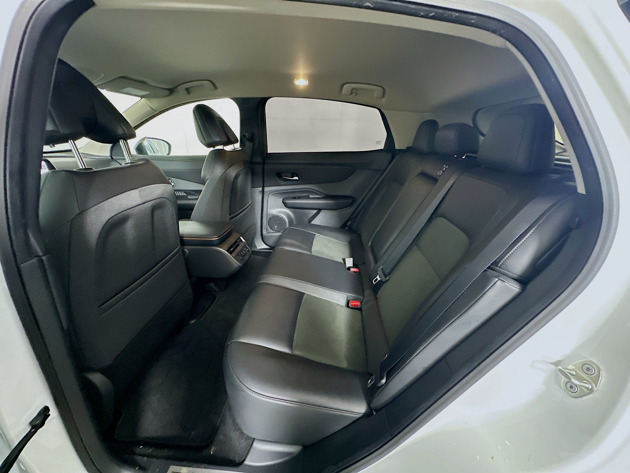 Used 2024 Nissan Ariya AWD image 27