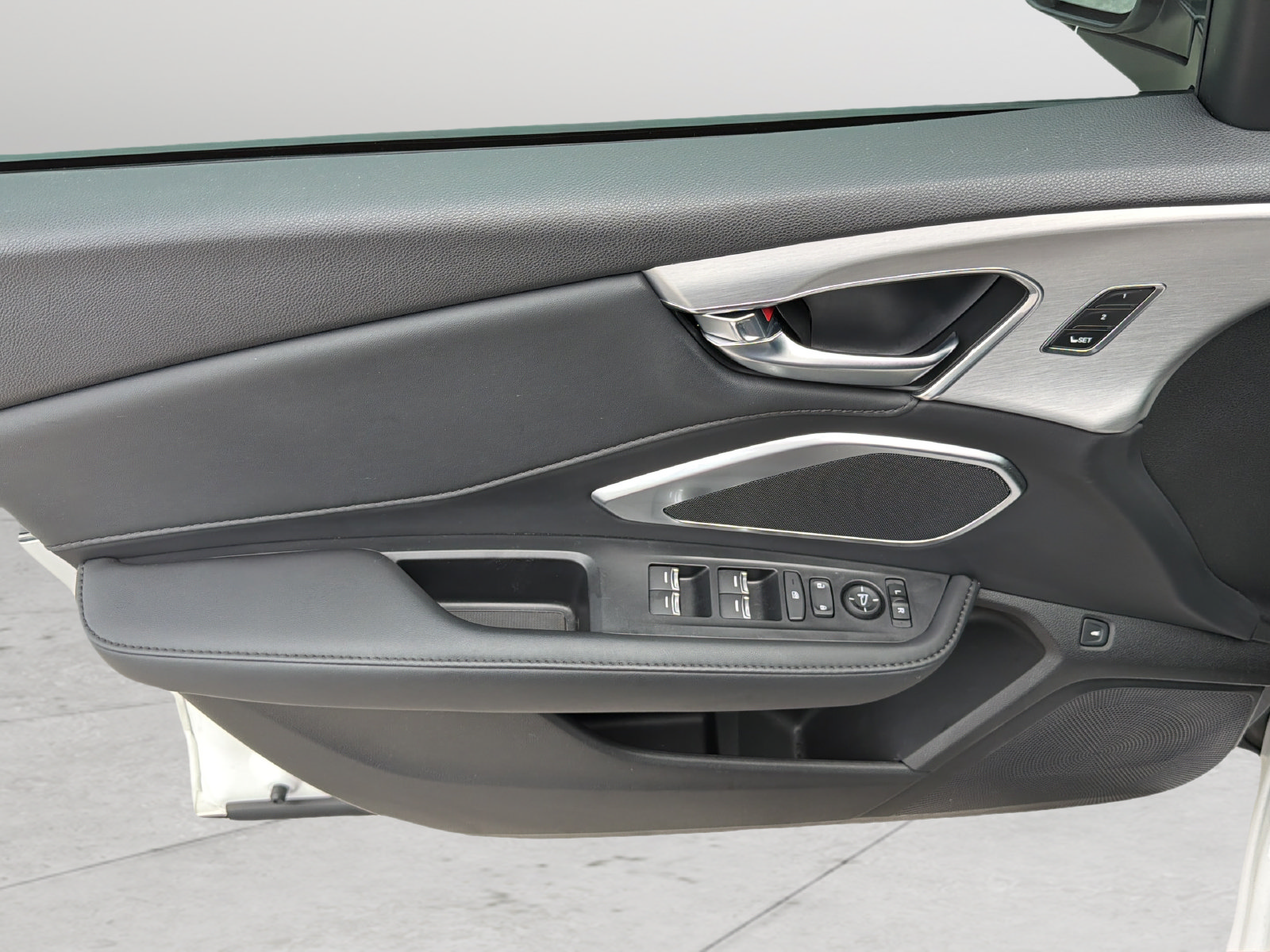 Used 2024 Acura RDX SH-AWD image 29