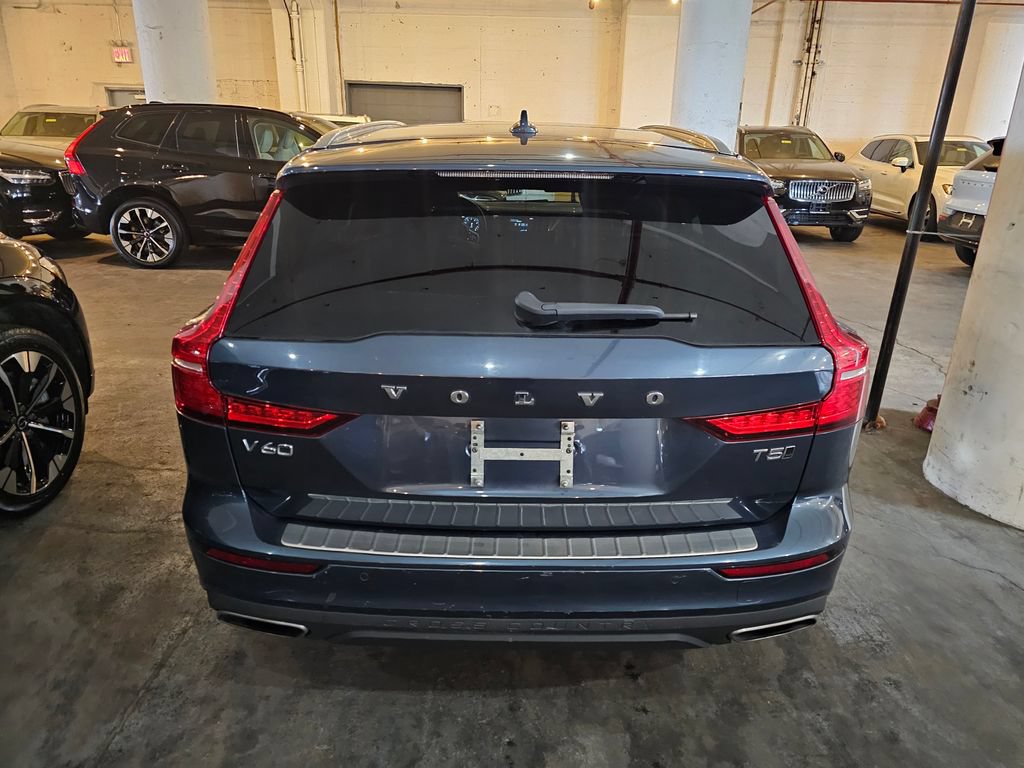 Used 2020 Volvo V60 T5 Cross Country AWD/4WD image 3