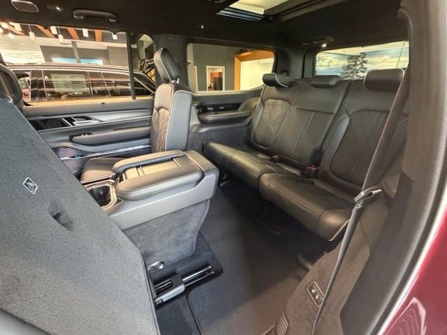 New 2026 Jeep Grand Wagoneer Summit AWD/4WD image 31