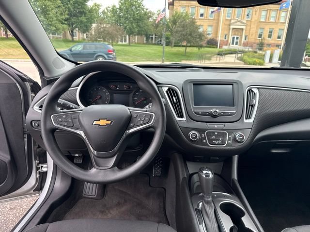 Used 2018 Chevrolet Malibu LS FWD image 13