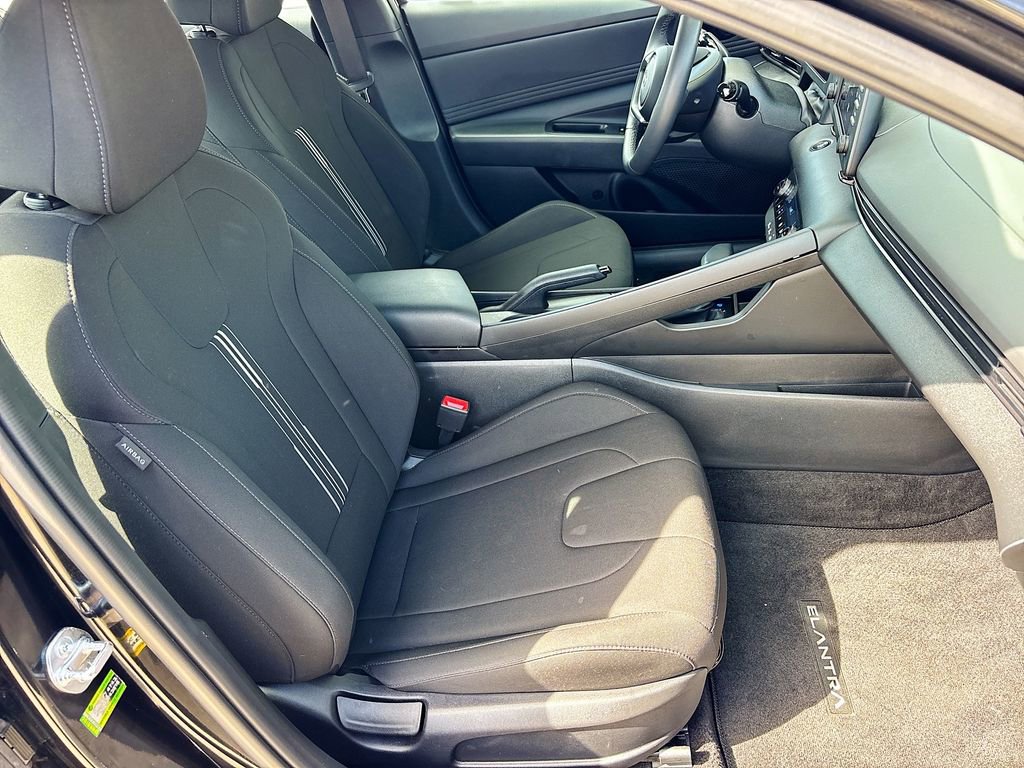 Certified 2025 Hyundai Elantra Sport image 26