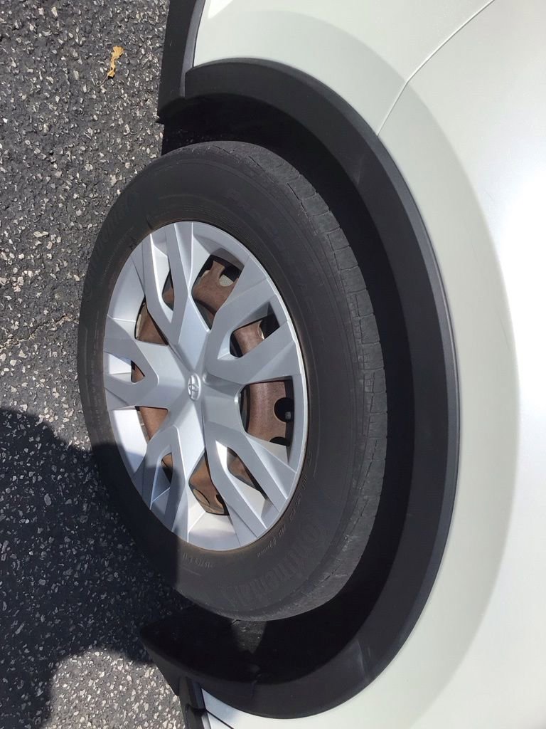 Used 2019 Toyota C-HR LE FWD image 5