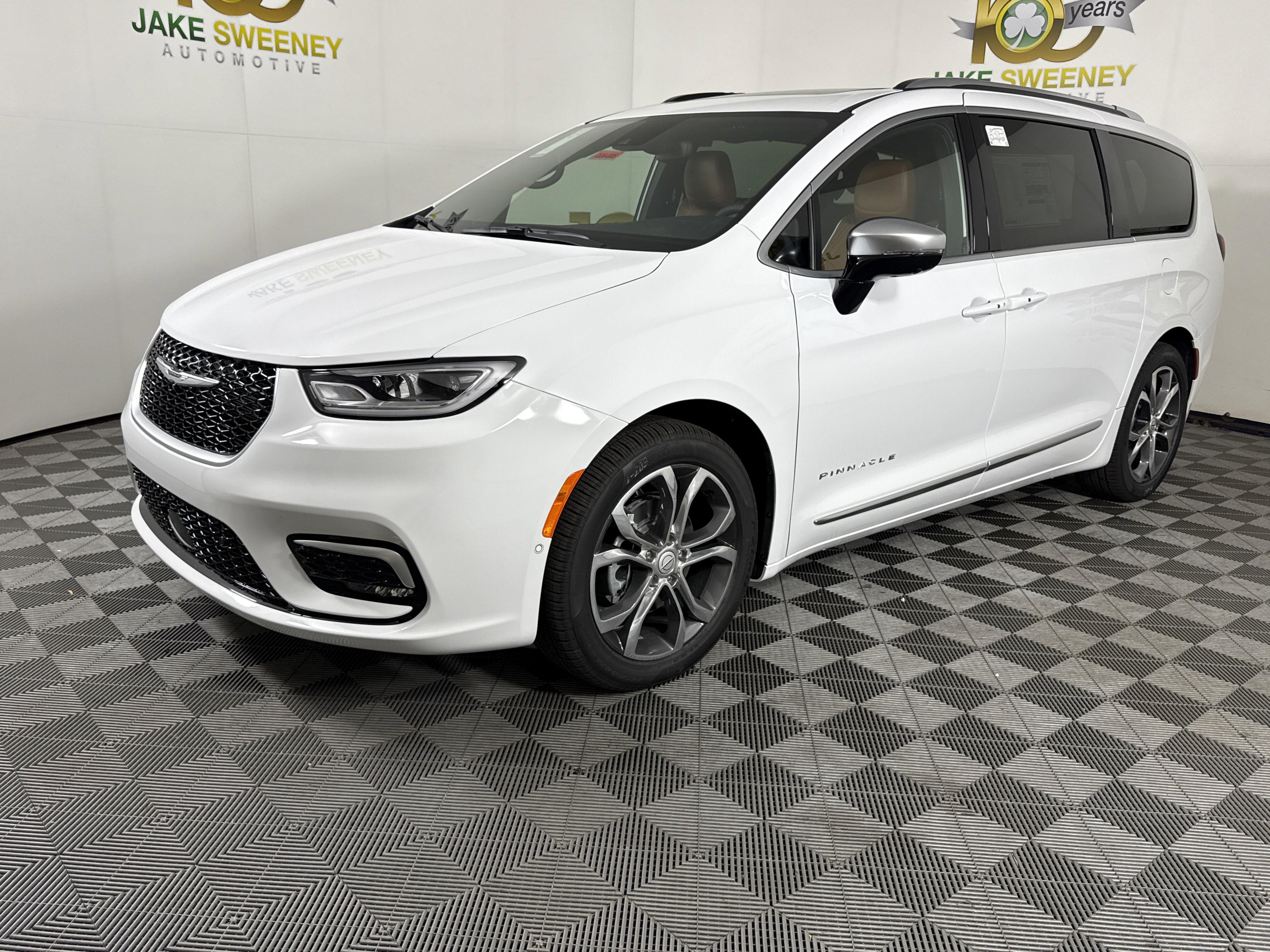 New 2026 Chrysler Pacifica Pinnacle image 3