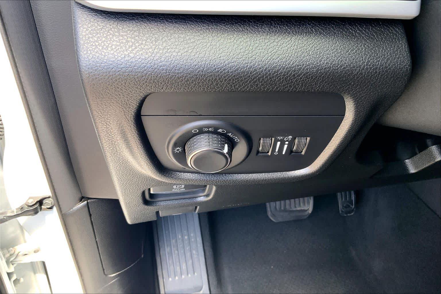 Used 2024 Jeep Grand Cherokee Altitude AWD/4WD image 33
