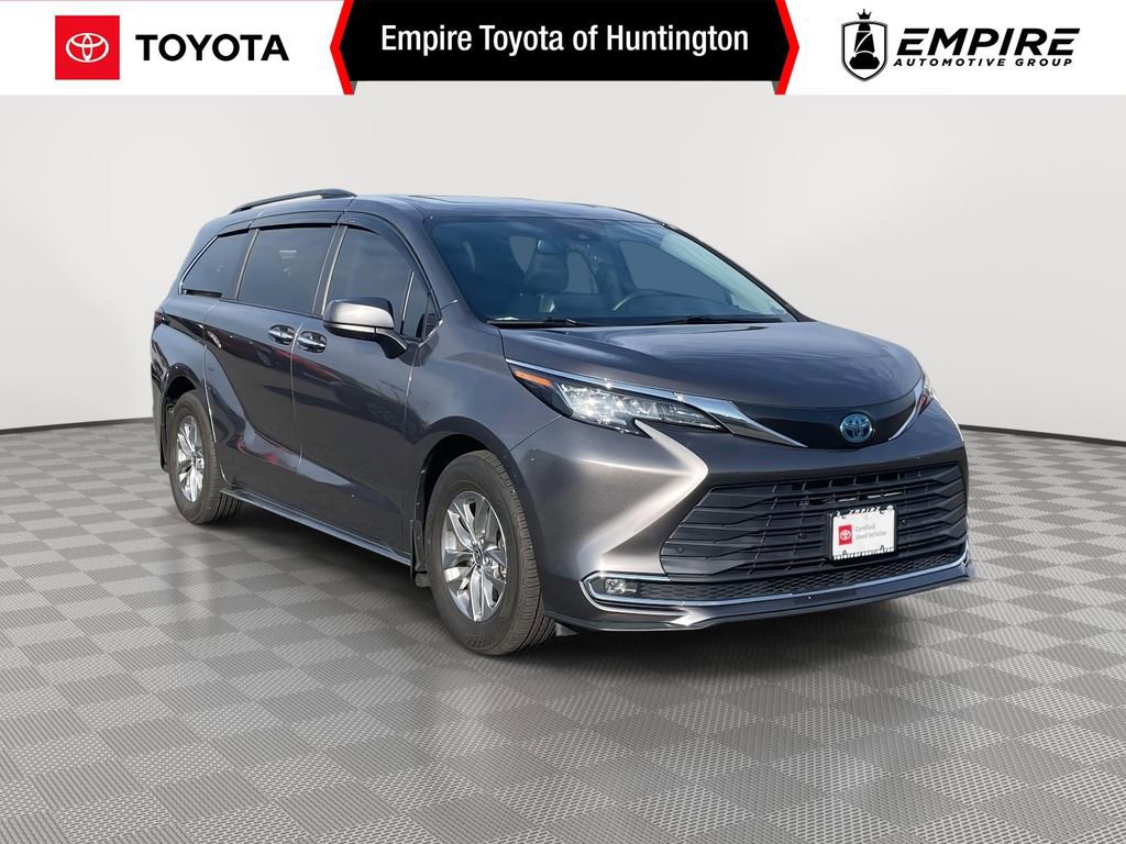 Used 2022 Toyota Sienna XLE