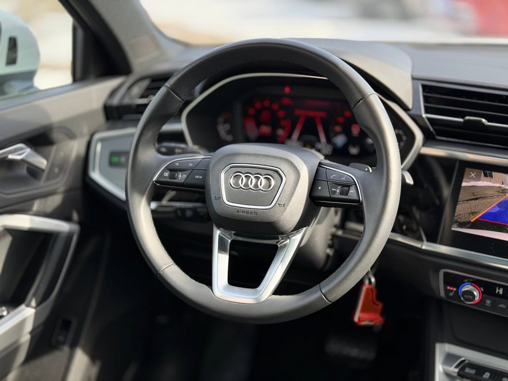 Used 2025 Audi Q3 2.0T Premium image 11