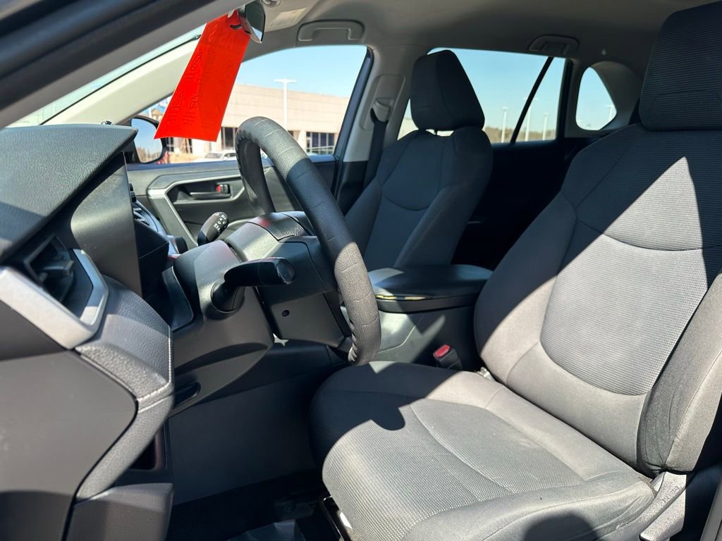 Used 2020 Toyota RAV4 LE image 15