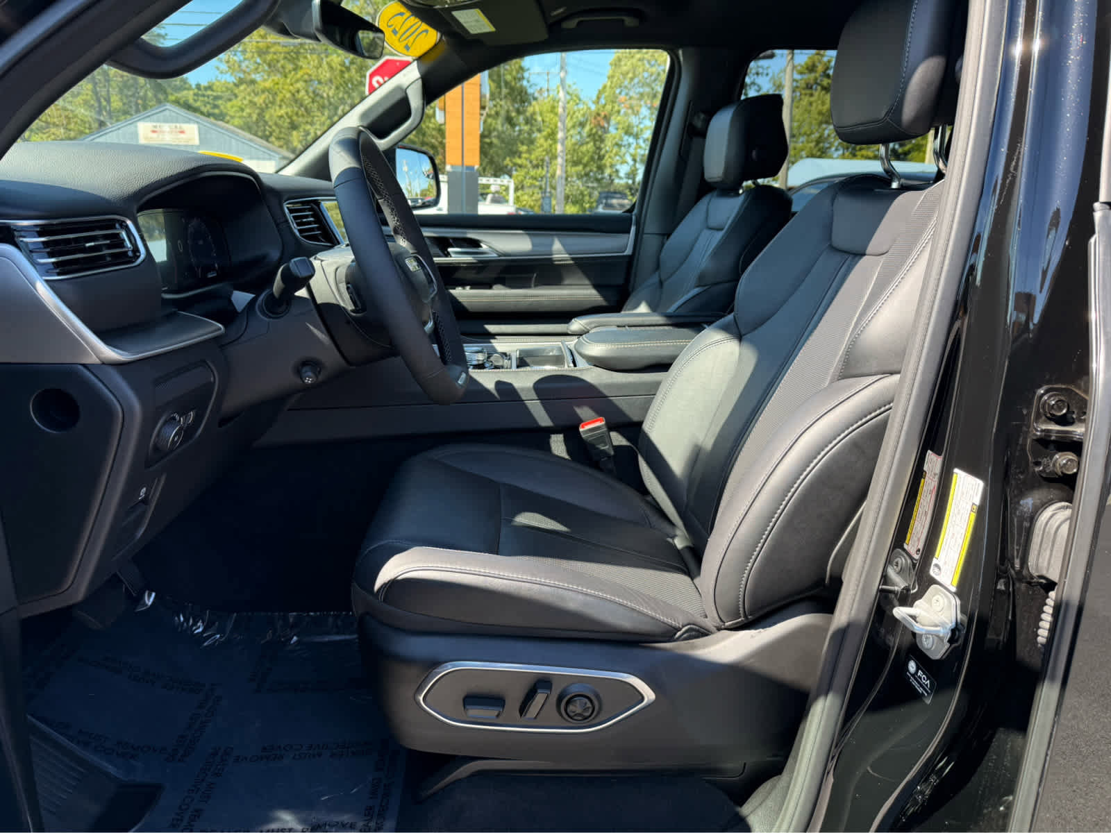 Used 2025 Jeep Wagoneer Series II image 13