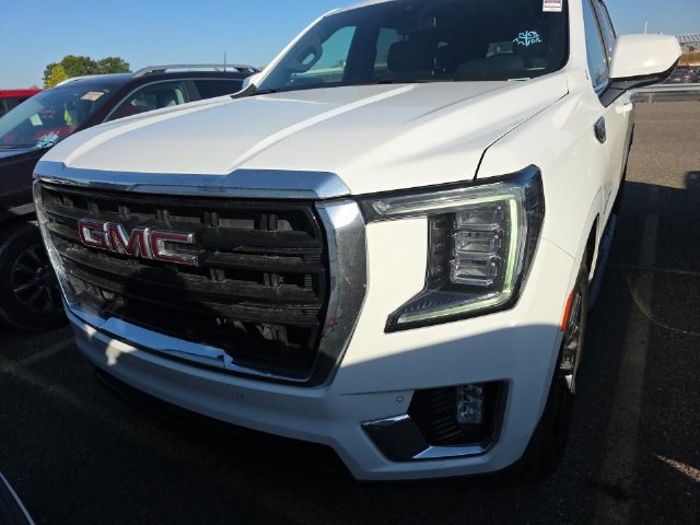 Used 2023 GMC Yukon SLE w/ Gmc Pro Safety Plus Package AWD/4WD image 10