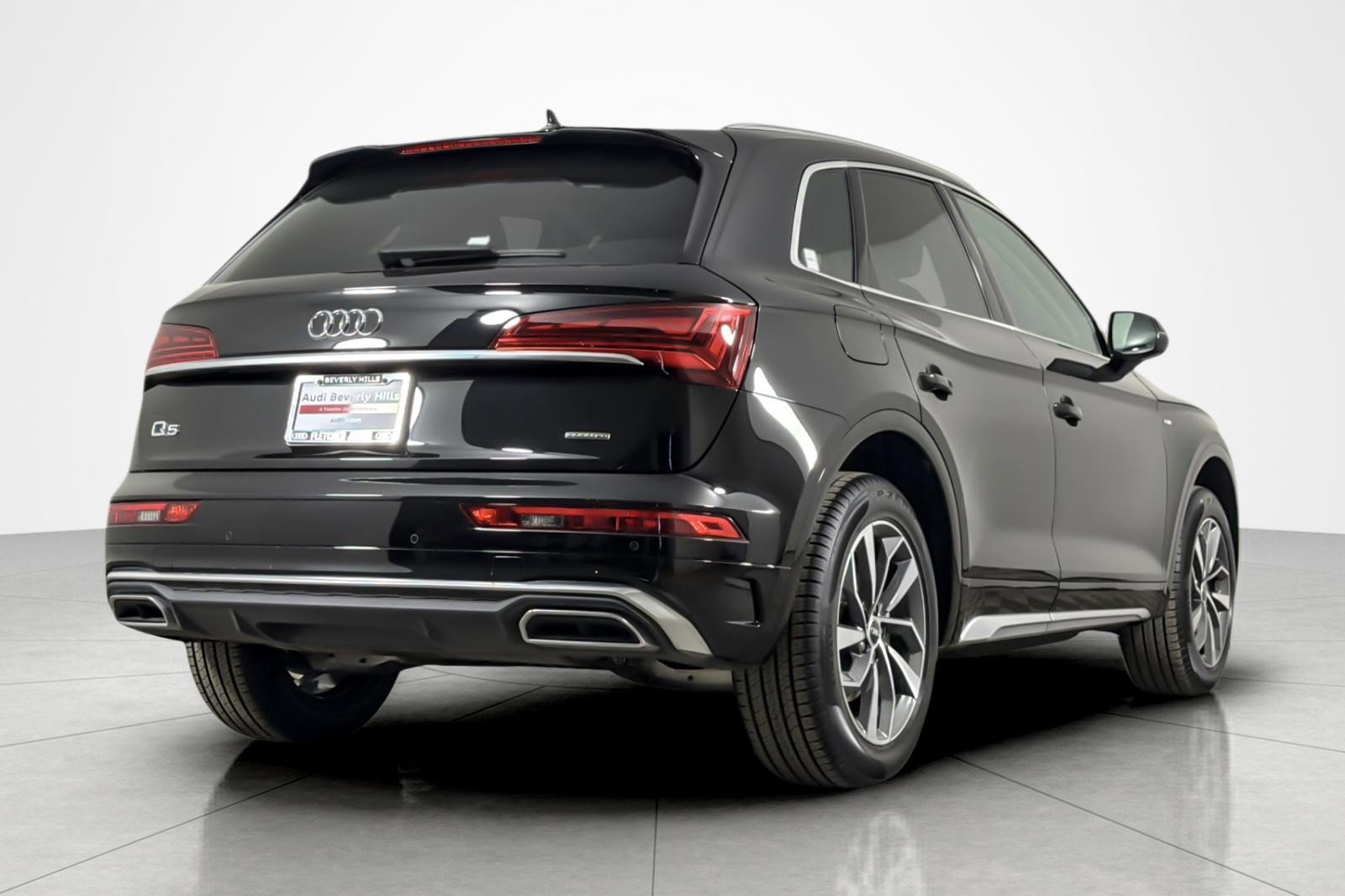 Used 2023 Audi Q5 2.0T Premium w/ Convenience Package AWD/4WD image 5