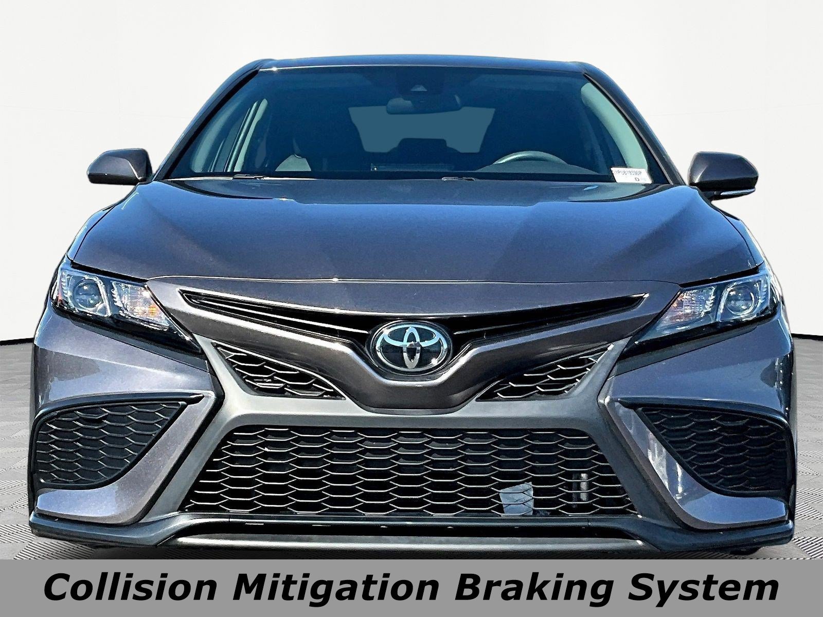 Used 2023 Toyota Camry SE FWD image 2