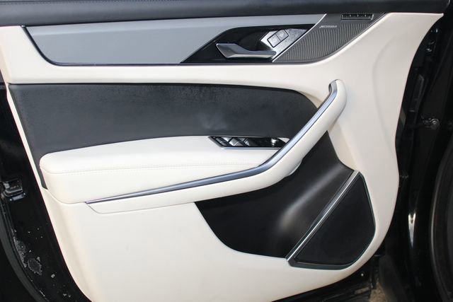 Used 2023 Jaguar F-PACE SVR image 23
