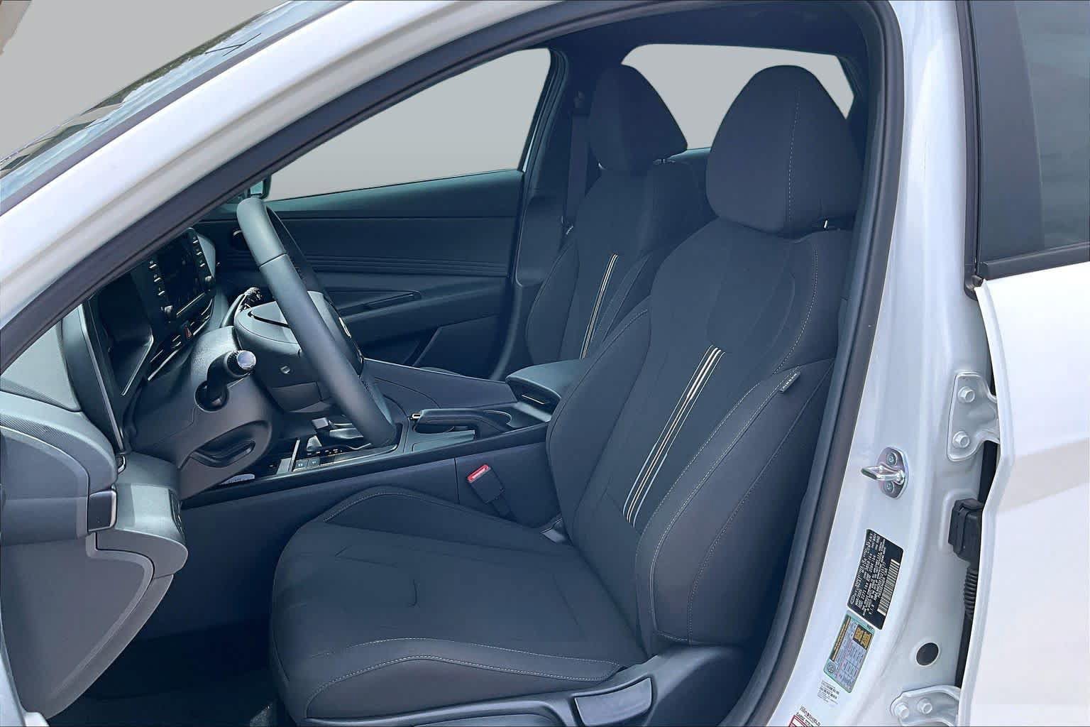 Used 2026 Hyundai Elantra Sport FWD image 8
