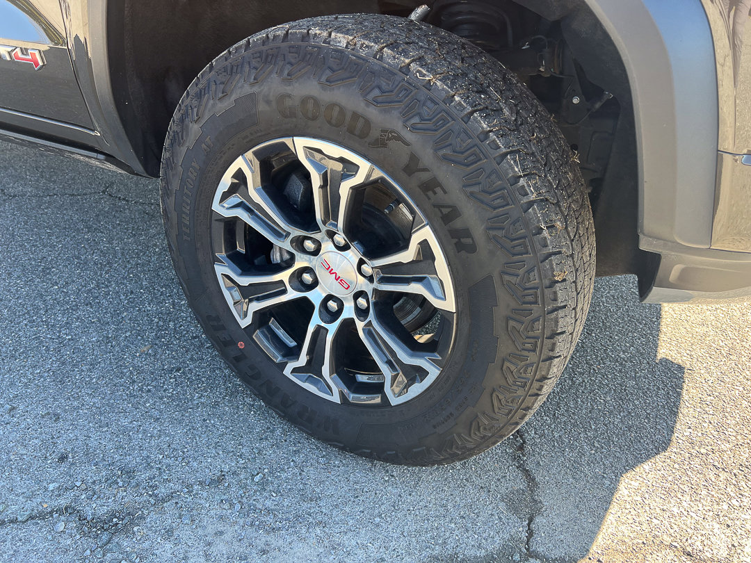 Used 2024 GMC Canyon AT4 image 10