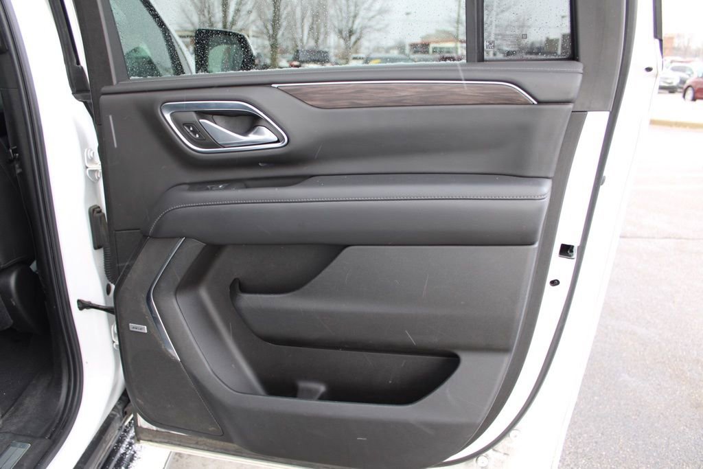 Used 2021 Chevrolet Suburban LT image 25