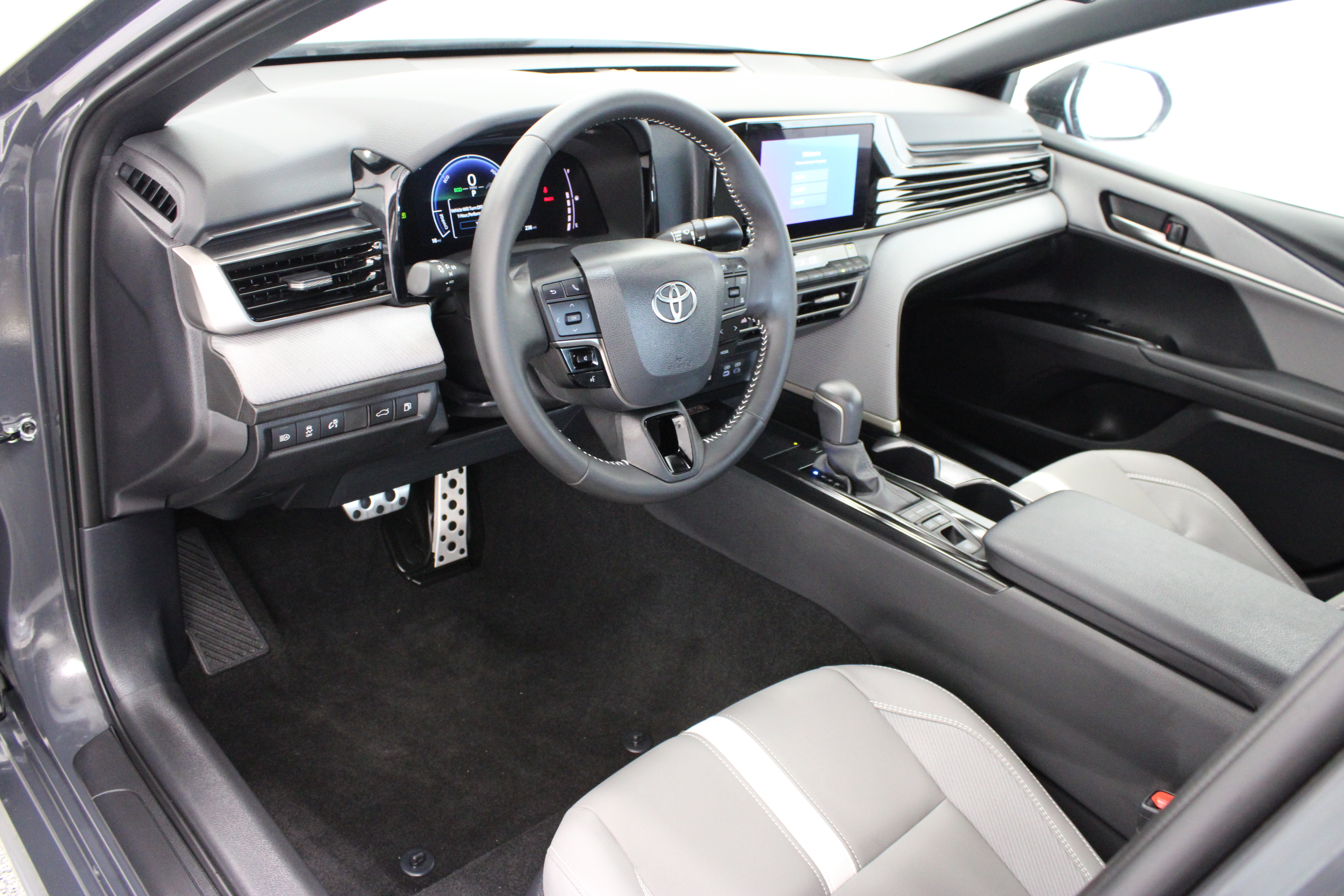 Used 2026 Toyota Camry SE FWD image 13