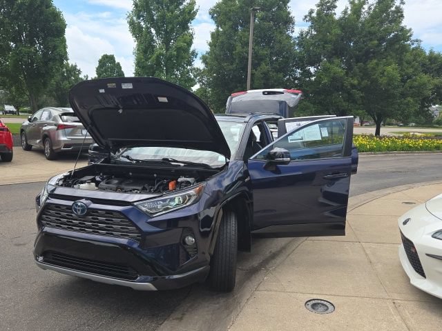 Used 2021 Toyota RAV4 XSE AWD/4WD image 8