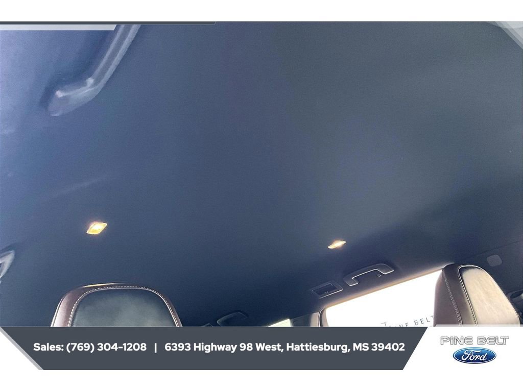 Used 2025 Nissan Armada SL image 16