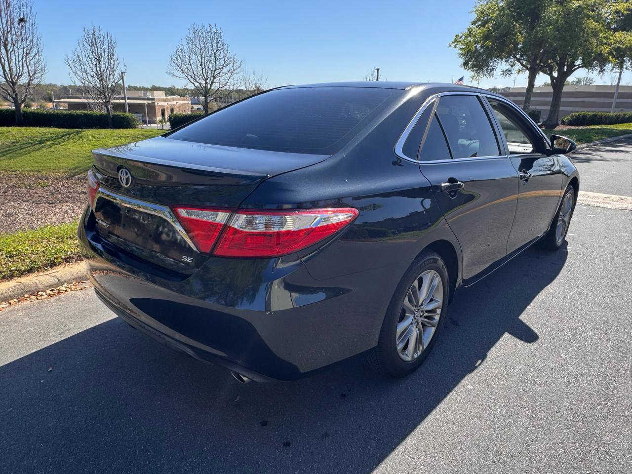 Used 2017 Toyota Camry SE image 30