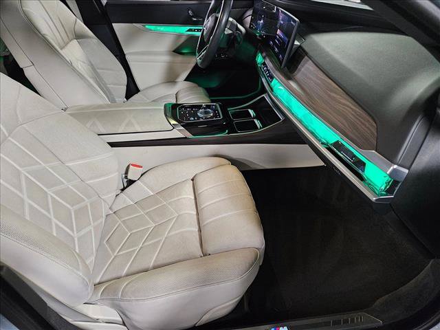 Certified 2023 BMW i7 xDrive60 AWD/4WD image 21