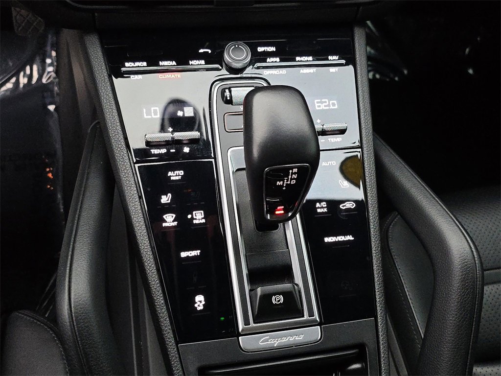 Used 2022 Porsche Cayenne image 32