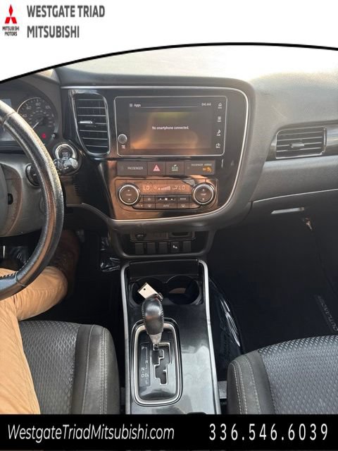 Used 2018 Mitsubishi Outlander LE AWD/4WD image 16
