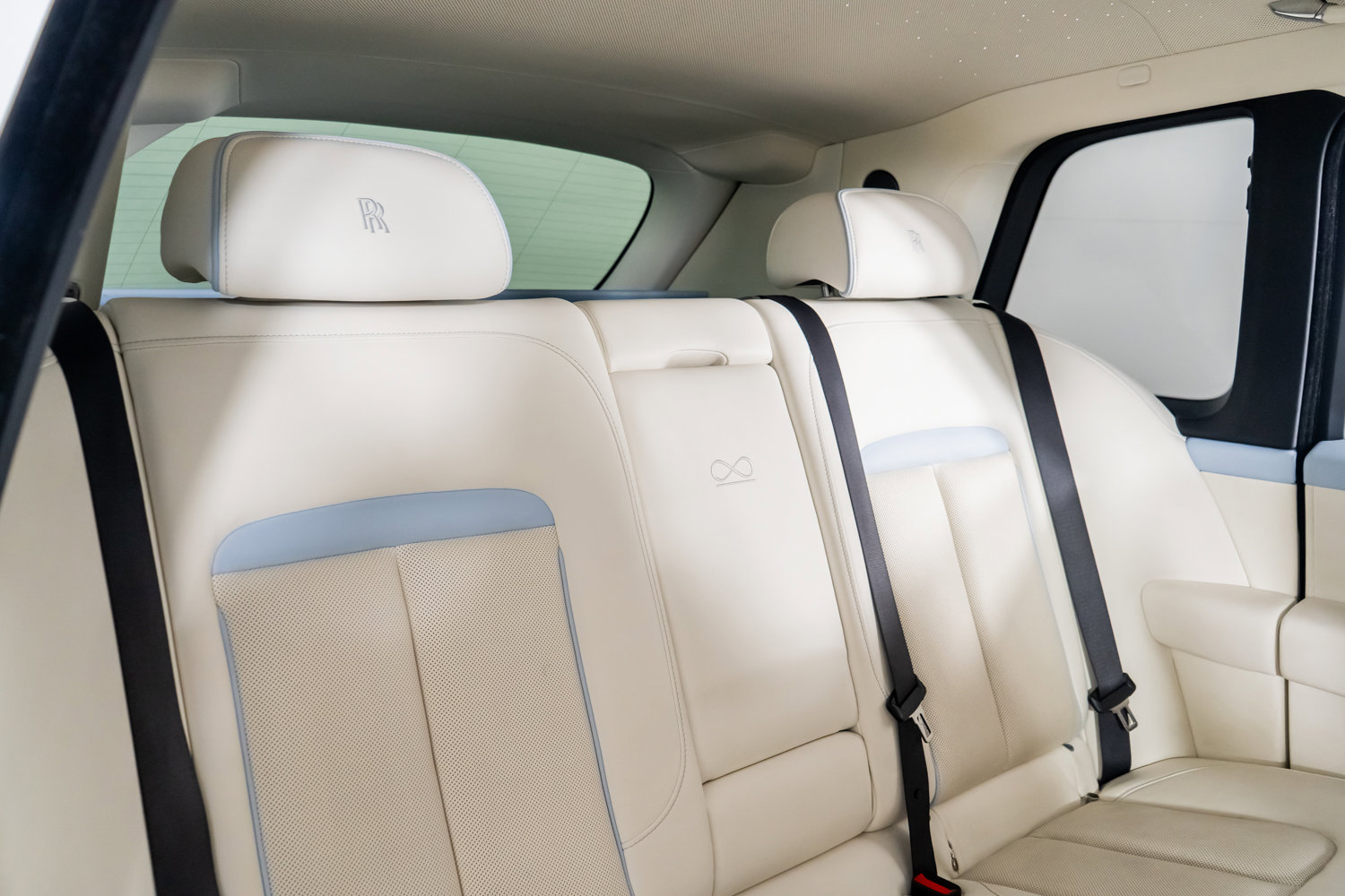 Used 2023 Rolls-Royce Cullinan Black Badge image 28