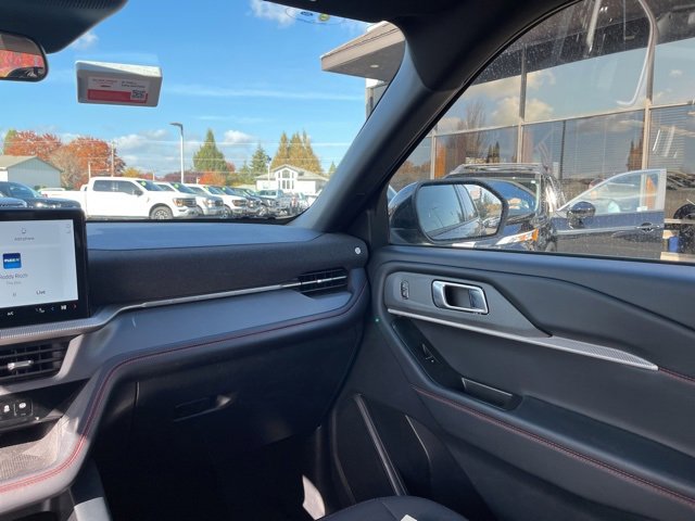 Used 2025 Ford Explorer ST-Line w/ ST-Line Street Pack image 7