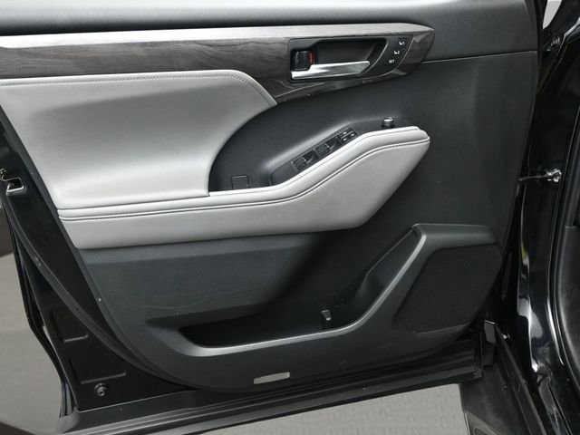 Used 2022 Toyota Highlander Limited image 9
