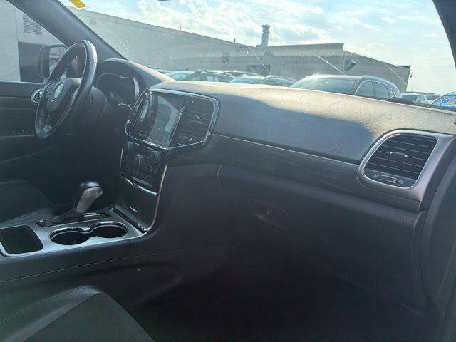 Used 2020 Jeep Grand Cherokee Laredo w/ Laredo X Package AWD/4WD image 23