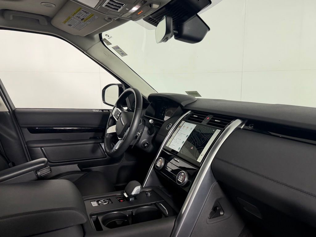 Used 2024 Land Rover Discovery S AWD/4WD image 31