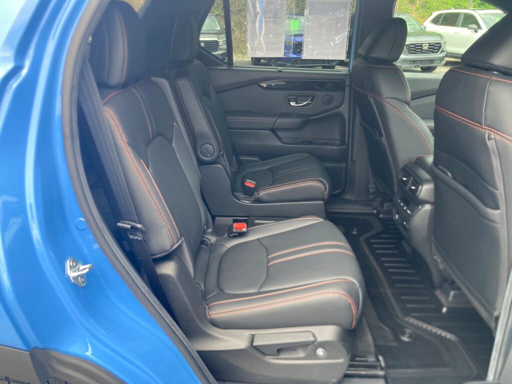 Used 2025 Honda Pilot TrailSport image 18