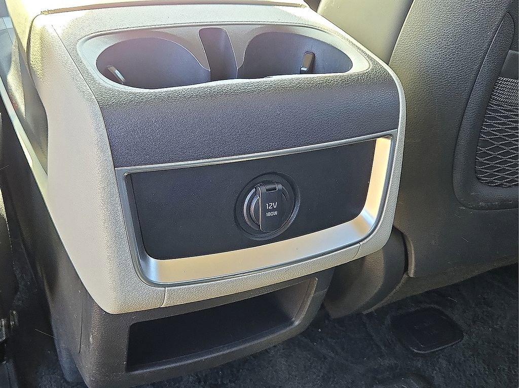 Used 2024 Kia Carnival LX image 16