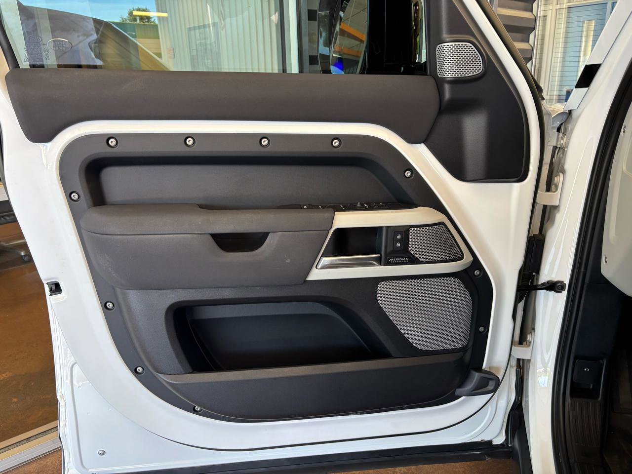 Used 2023 Land Rover Defender 130 SE image 25