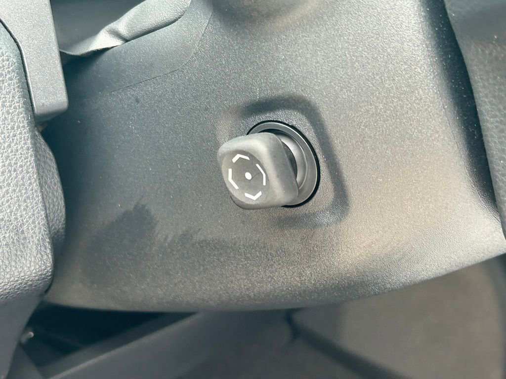 Used 2025 Toyota 4Runner 4WD image 31