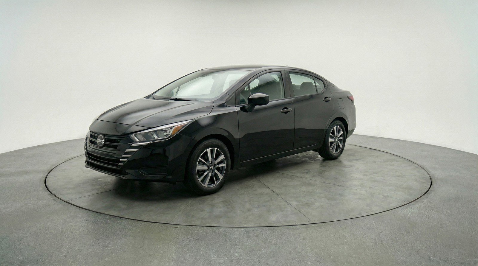 Used 2025 Nissan Versa SV image 3