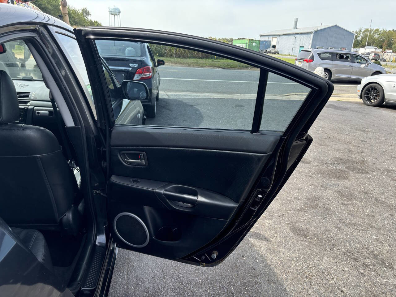 Used 2005 MAZDA MAZDA3 s w/ Moonroof & 6-CD Pkg image 18