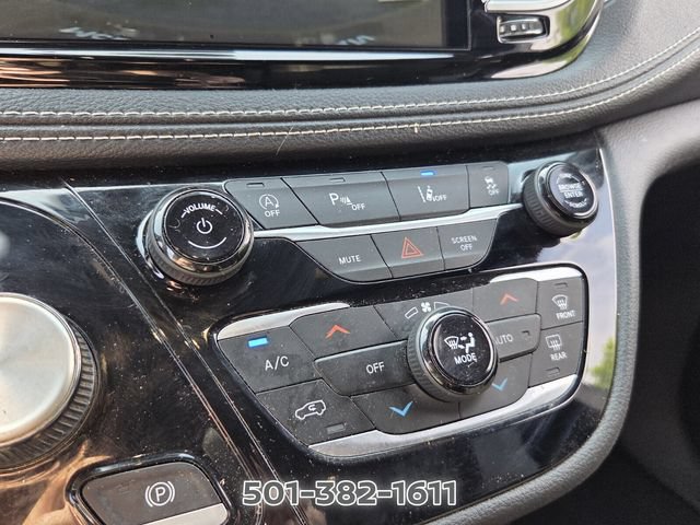 Used 2023 Chrysler Pacifica Touring FWD image 21