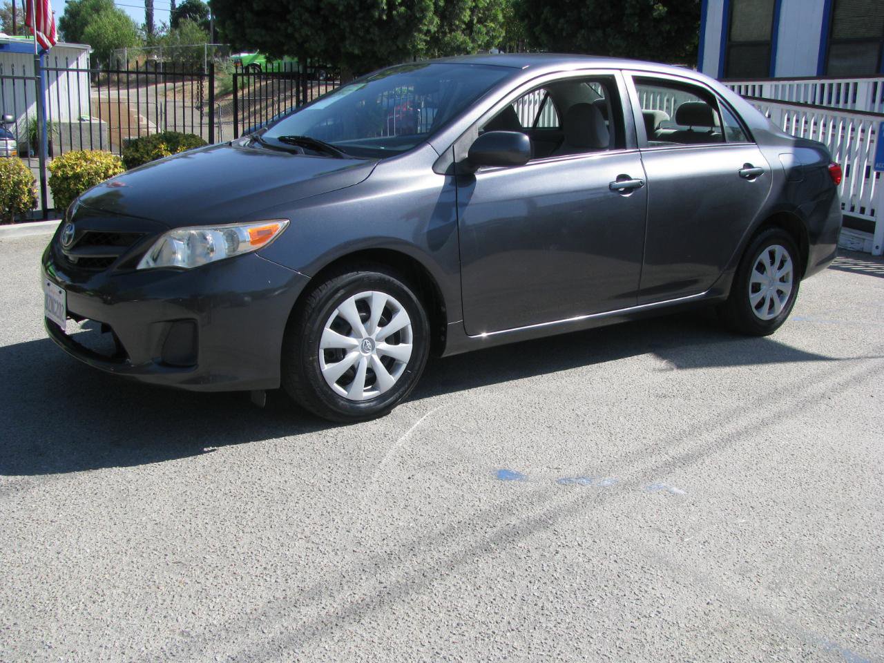 Used 2011 Toyota Corolla LE image 2