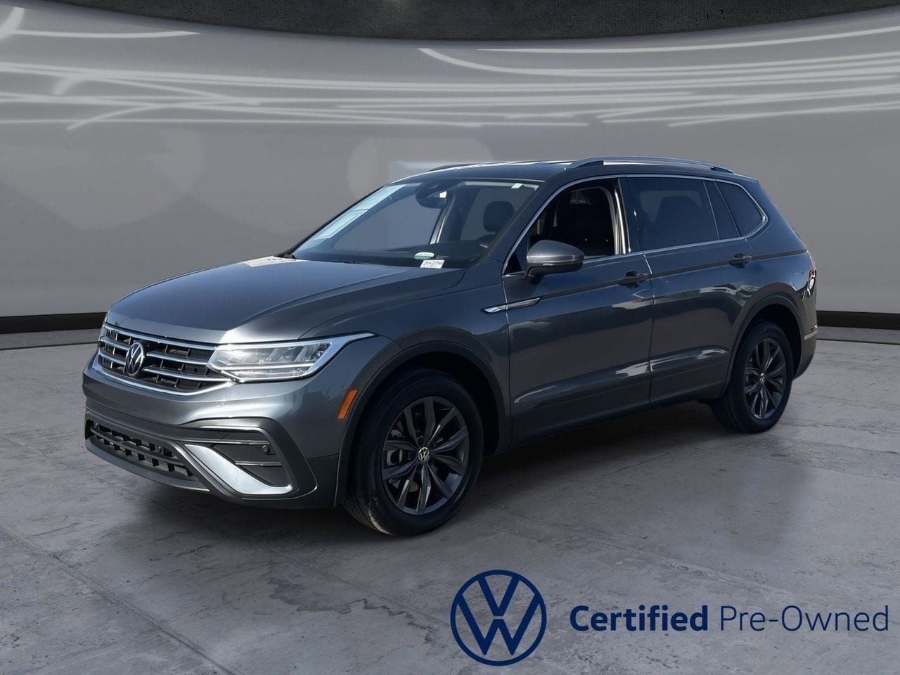 Certified 2023 Volkswagen Tiguan SE FWD image 1