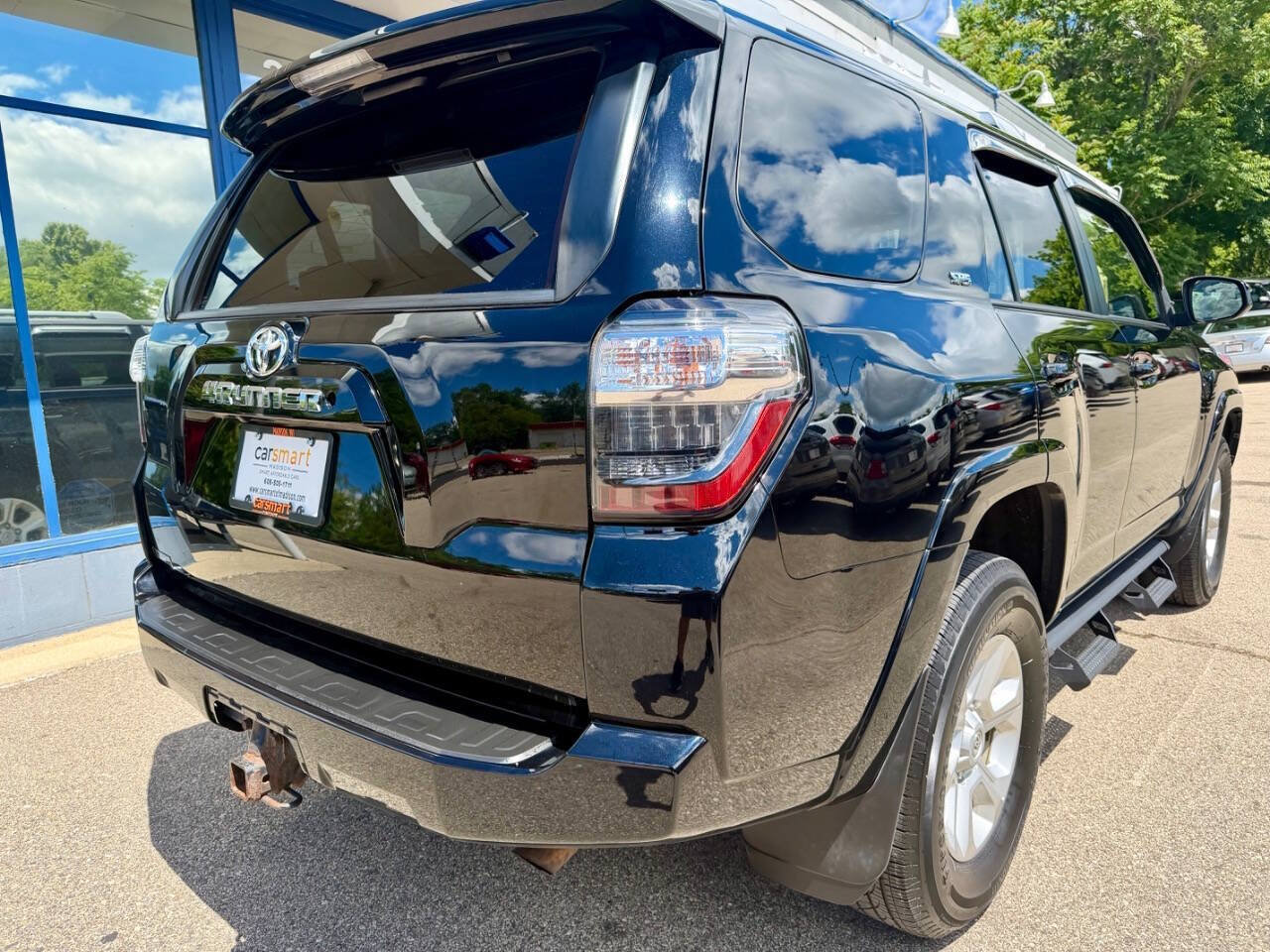 Used 2018 Toyota 4Runner SR5 AWD/4WD image 11