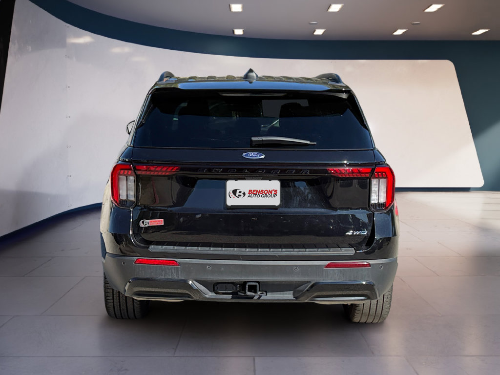 Used 2025 Ford Explorer ST-Line w/ ST-Line Street Pack AWD/4WD image 4